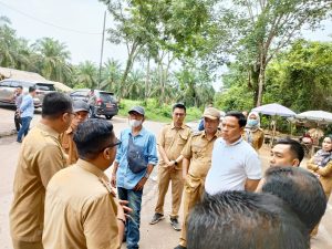 Jalan Poros Betung – Tanjung Kurung di Aspal, Waka II DPRD PALI Hadiri Titik Nol