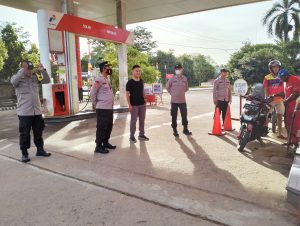 Jaga  Kondusifitas Pasca Kenaikan Harga BBM, Beberapa  Aparat Kepolisian Berjaga di SPBU Beracung