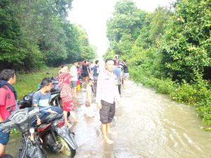 Banjir di Sungai Penukal Desa Sungai Ibul mulai menyurut.