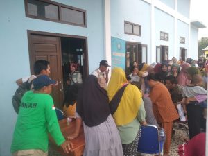 Pembagian Sembako Murah, Warga Desa Betung Barat Ucapkan Terima Kasih