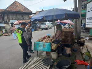 Antisipasi Kejahatan, Kapolres PALI Himbau Para Pedagang dan Pengunjung Pasar Berhati-Hati