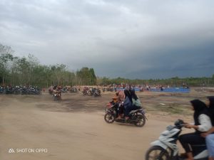 Ratusan Masyarakat Lokal Maupun Luar Desa, Datangi Embung Desa Tempirai Selatan