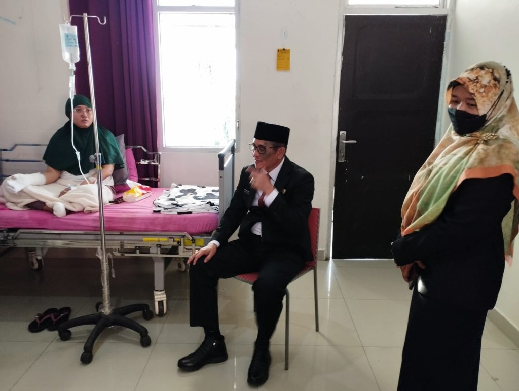 Bupati Heri Amalindo Jenguk Pasien Luka Bakar di RSUD Talang Ubi, Ini yang Terjadi