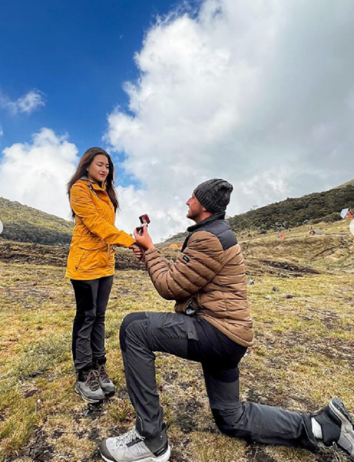 Potret Lamaran Nathalie Holscher di Gunung Gede: Kisah Cinta yang Menggetarkan Hati