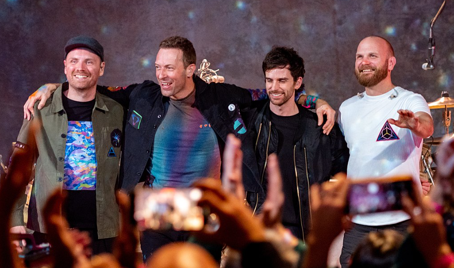 Granati LGBT Mengancam Bakar Panggung Konser Coldplay