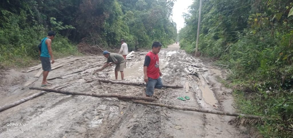 Jalan talang kayuara – talang payah lebar MUBA SumSel kondisi rusak parah, Ini Harapan Warga Pada Pemerintah