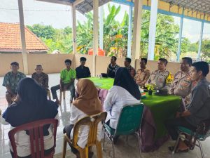 Polsek Tanah Abang Gelar Jum’at Curhat di Desa Curup, Begini Jelasnya