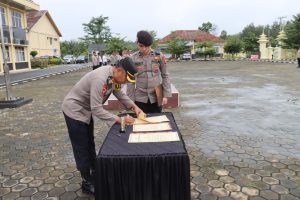 Pimpin Upacara Sertijab Personilnya, Ini Pesan Kapolres PALi