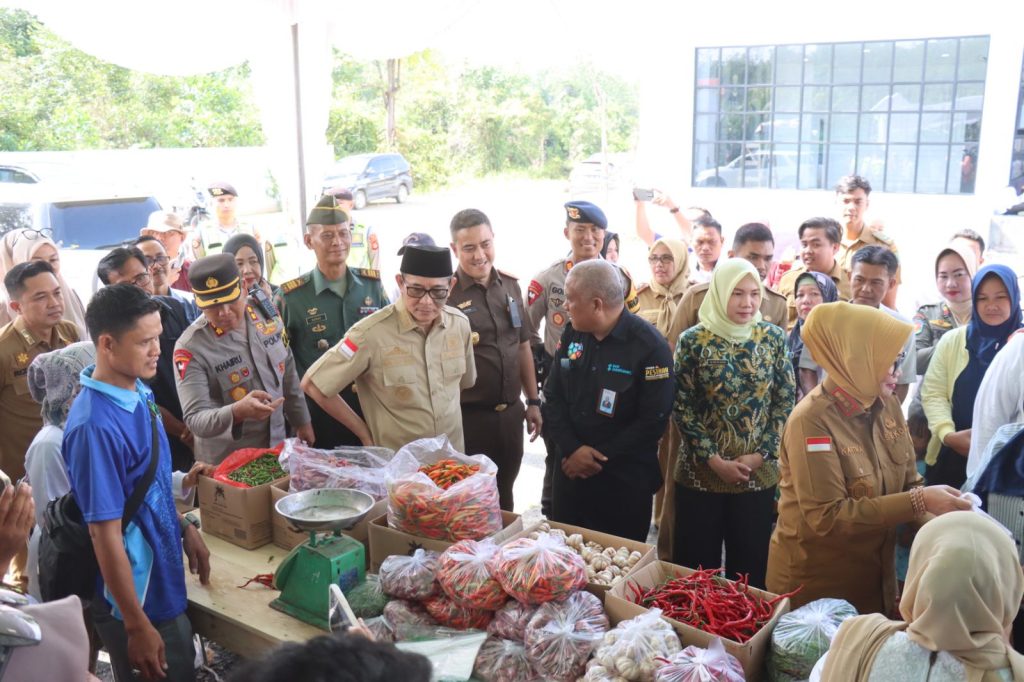Dampingi Bupati Pali di Giat Operasi Pasar Murah, Ini Kata Kapolres PALI