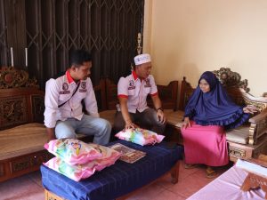 Peduli masyarakat Satreskoba Polres PALI Bagikan Bansos , Begini Jelasnya