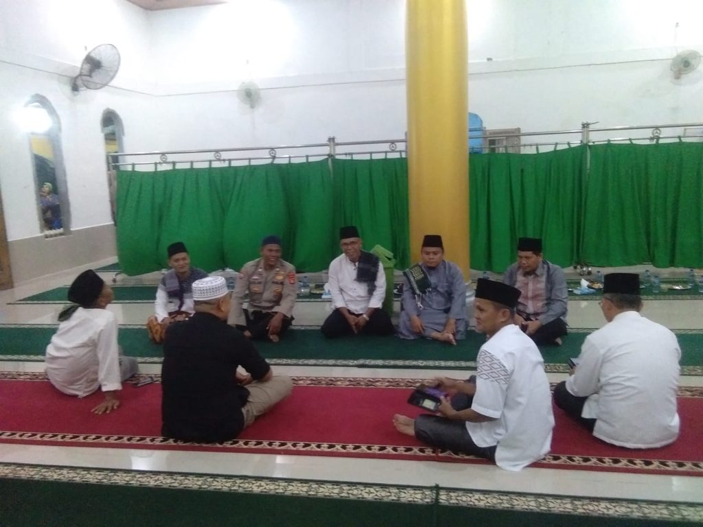 Gelar Jum’at Curhat di Desa Raja, Ini Kata Kapolsek Tanah Abang