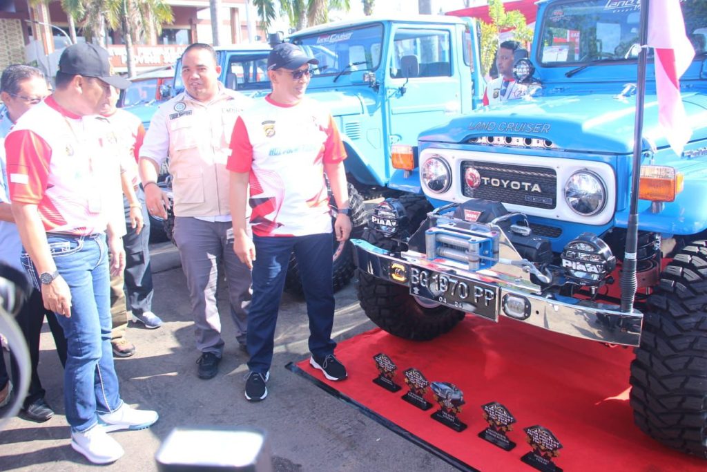 Serunya Kontes Mobil Klasik/Tua dan Bazar UMKM Hari Bhayangkara Polda Sumsel, Peserta Membludak.