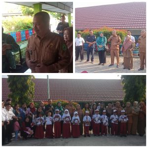 Kepala Desa Talang Bulang Mendriadi memberikan bantuan Seragam Sekolah SDN.36 Talang Ubi
