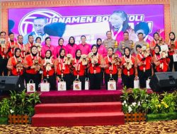 Tiba di Palembang, Tim Voli Putri Sriwijaya Bhayangkari Sumsel Disambut Yel Yel Meriah dan Pengalungan Bunga