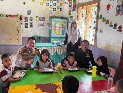 Dukung Program Asta Cita Presiden RI, Polsek Penukal Utara Gelar Giat Beri Makan Siang Gratis Anak-anak PAUD Pesona Bakti