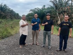Anggota DPRD PALI Afias, A.Pr, SH. dan Amir Mursan, Amd., Tinjau Lokasi Rencana Pemasangan Aliran Listrik untuk Dusun Talang Betung