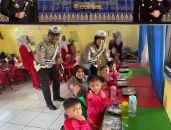 Satlantas Polres PALI Gelar Giat Sosial Bagikan Makan Siang Gratis Paud Rumah Cinta