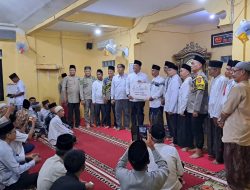 Polsek Penukal Utara Hadiri Safari Ramadhan 1446 H di Desa Tempirai