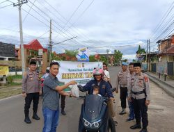 Berkah Ramadhan, Polsek Talang Ubi Bagikan Takjil Kepada Masyarakat 