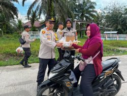 Polsek Penukal Abab Bagikan Takjil Gratis, Wujud Kepedulian di Bulan Suci Ramadhan