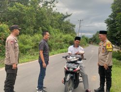 Polsek Penukal Utara Bagikan Takjil, Perkuat Kedekatan dengan Masyarakat di Bulan Ramadhan