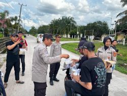 Berkah Ramadhan, Polsek Penukal Abab Bagikan Takjil