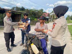 Berkah Ramadhan, Polsek Penukal Abab Bagikan Takjil