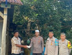 Berkah Ramadhan, Polsek Talang Ubi Bagikan Takjil