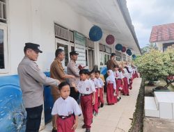 Bhabinkamtibmas Polsek Talang Ubi Jadi Pembina Upacara di SD Negeri 32, Kapolres PALI Tekankan Pentingnya Pendidikan Karakter Sejak Dini