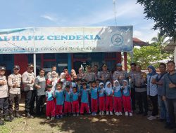 Bersama Dinas Kesehata, Polsek Talang Ubi Bagikan MBG