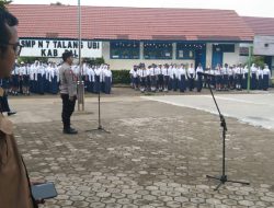 BHABINKAMTIBMAS POLSEK TALANG UBI JADI PEMBINA UPACARA DI SMP NEGERI 9 TALANG UBI: EDUKASI KAMTIBMAS UNTUK GENERASI MUDA