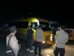 KAPOLSEK PENUKAL UTARA PIMPINAN RAZIA TERPADU, TEGUR 14 PENGENDARA DAN HIMBAU REMAJA HINDARI JUDI ONLINE