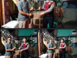 Kades Sungai Langan Serahkan Dua Senpi Rakitan Ke Ps. Kanit Pam Obvit Sat Samapta Polres PALI, Aipda Dody Lasmana.