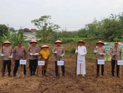 Dorong Kemandirian Pangan dan Pemberdayaan Santri, Polres PALI Tanam Jagung di Pesantren