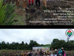 Polsek Penukal Utara Dorong Ketahanan Pangan Berbasis Desa, Penanaman Jagung di Desa Tempirai Timur