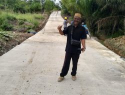 Dinas PUTR PALI Bangun Jalan Cor Beton Menuju TPU Talang Kelapa, Warga Ucapkan Terima Kasih