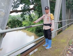 Kapolres PALI Pastikan Situasi Masih Aman, Polsek Talang Ubi Monitoring Debit Air Sungai Ibul