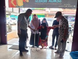 Kadinsos PALI Turun Langsung Pantau Pencairan Bansos PKH di Tiga Kecamatan