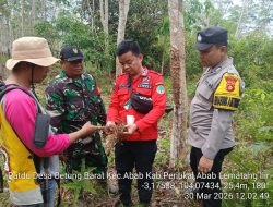 Cegah Karhutla, Petugas Lakukan Sosialisasi dan Pengecekan Sumber Air di Abab